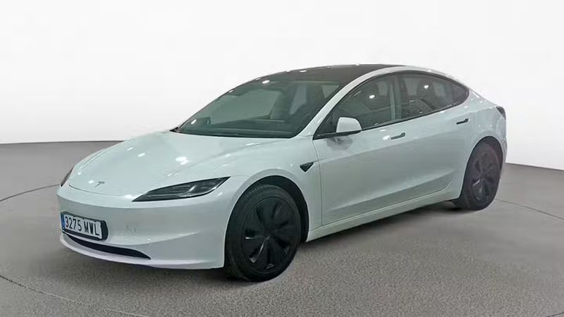 Tesla Model 3 • 2024 • 6,870 km 1