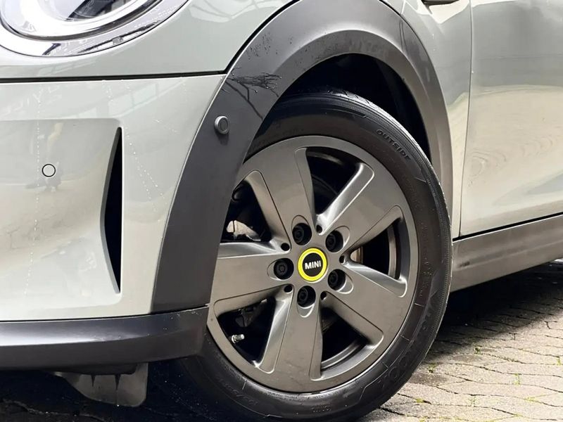 MINI Cooper • 2022 • 18,000 km 4