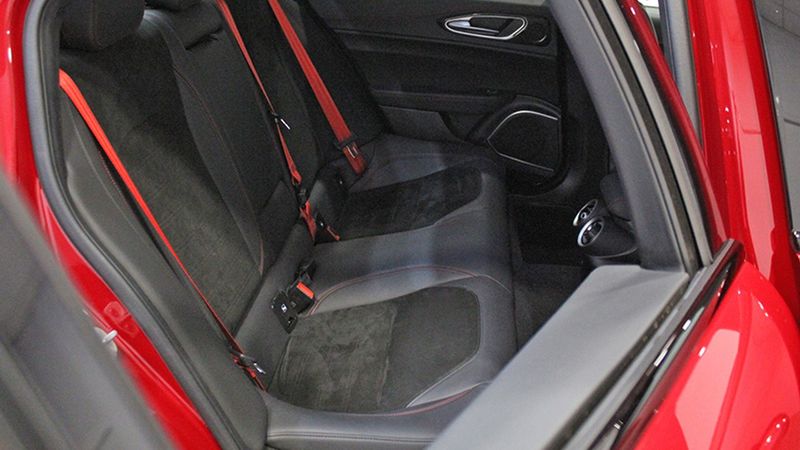 Alfa Romeo Giulia • 2021 • 39,000 km 28