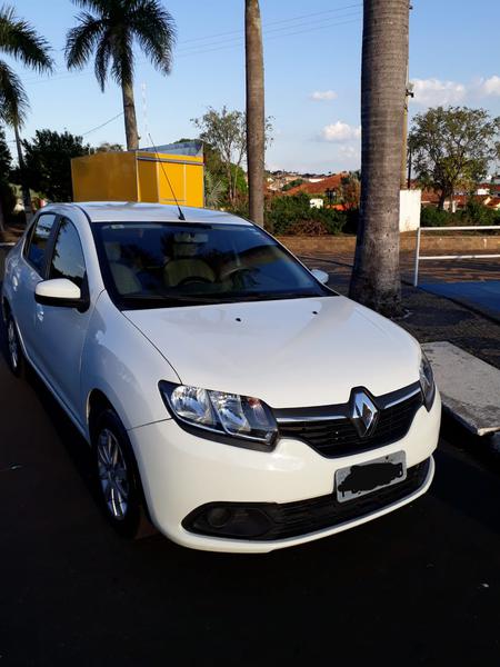 Renault Logan • 2015 • 147,000 km 3