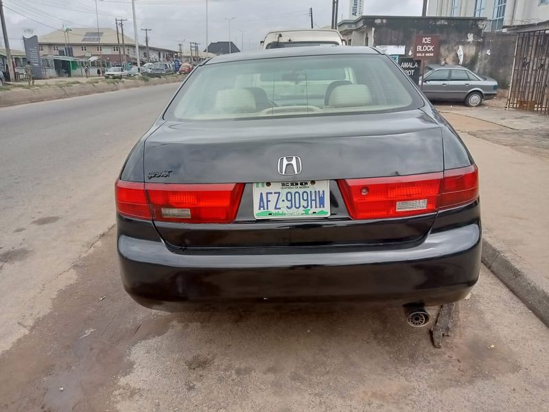 Honda Accord • 2004 • 250,000 km 6