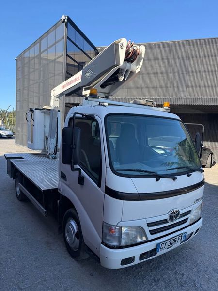 Toyota Dyna • 2013 • 120,000 km 1