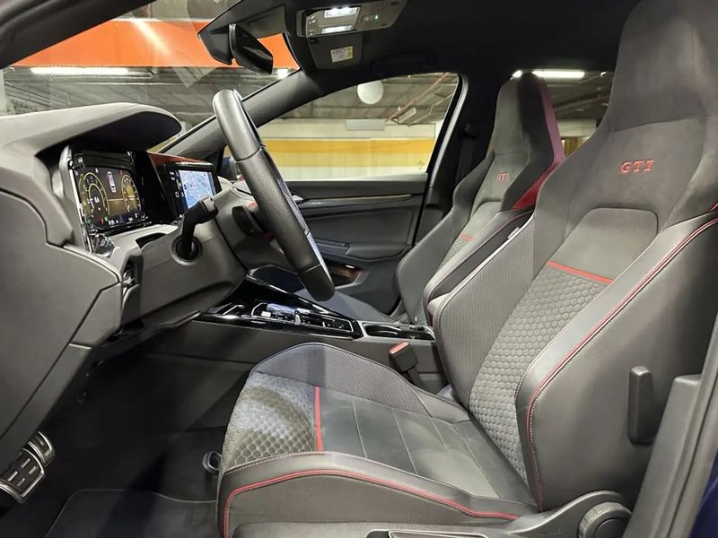 Volkswagen Golf • 2023 • 20,600 km 8