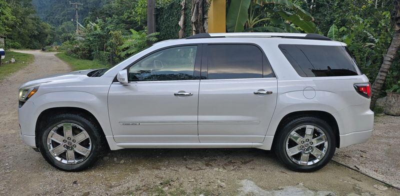 GMC Acadia • 2016 • 107,000 km 4