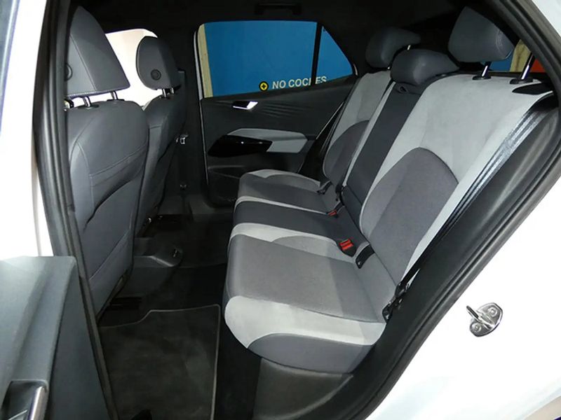 Volkswagen ID.4 • 2020 • 16,590 km 4