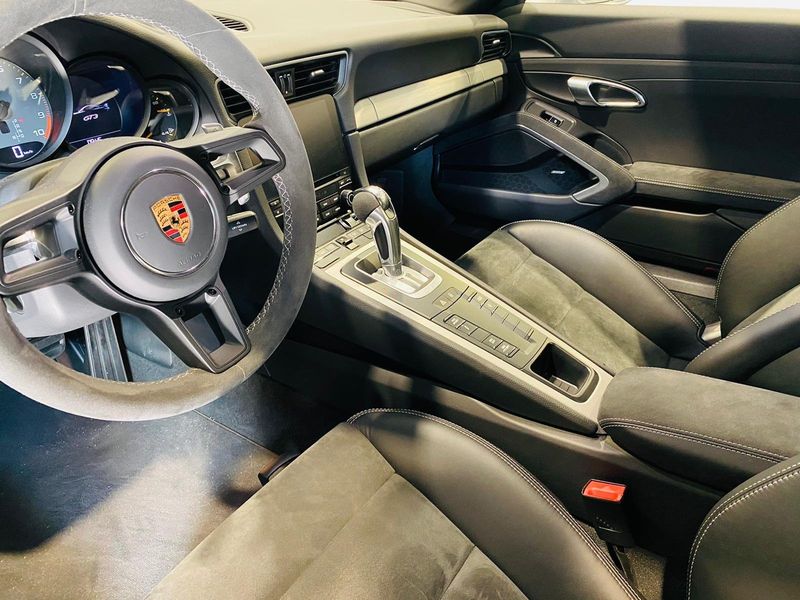 Porsche 911 • 2018 • 47,000 km 3