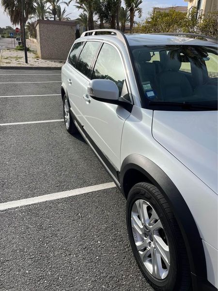 Volvo XC70 • 2015 • 139,000 km 2
