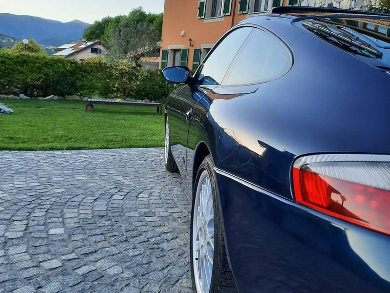 Porsche 911 • 1999 • 124,000 km 4