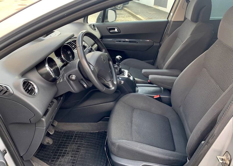 Peugeot 5008 • 2012 • 192,999 km 2