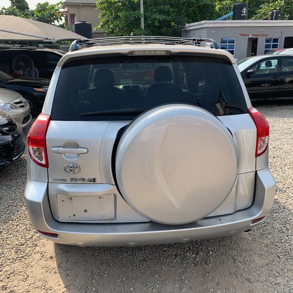 Toyota RAV4 • 2009 • 32 km 2