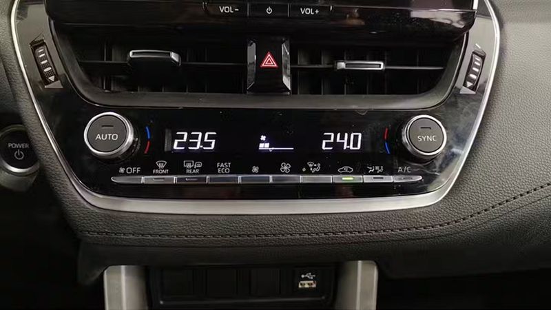 Toyota Corolla • 2023 • 14,894 km 7