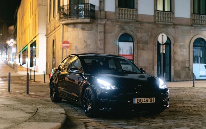 Tesla Model 3 • 2022 • 29,900 km 3