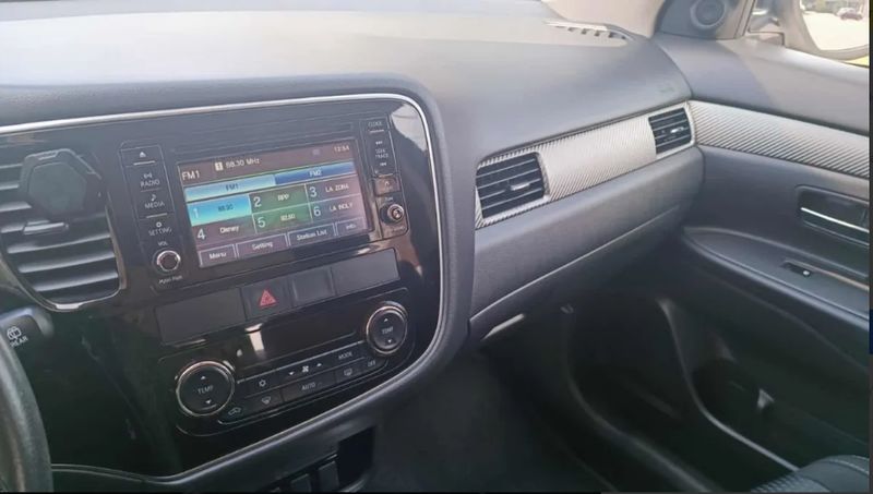 Mitsubishi Outlander • 2018 • 90,000 km 4