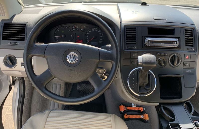 Volkswagen California • 2008 • 156,700 km 9