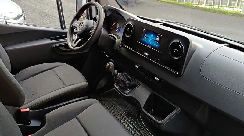 Mercedes-Benz Sprinter • 2019 • 89,000 km 12