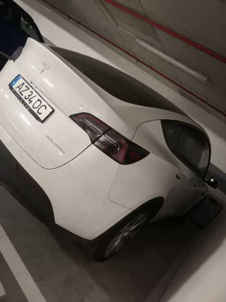 Tesla Model Y • 2023 • 15,000 km 1