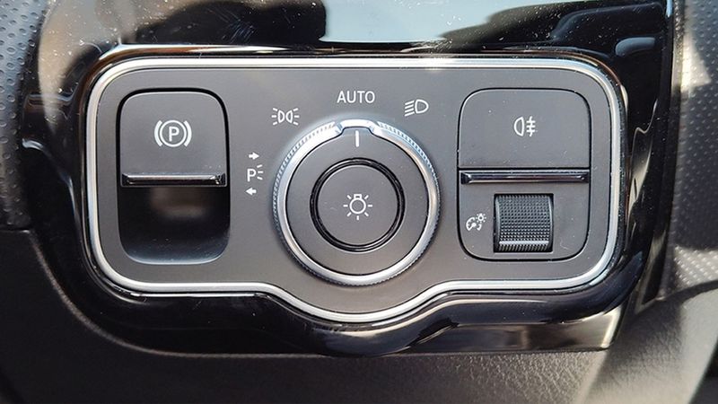 Mercedes-Benz A-Class • 2020 • 89,666 km 12