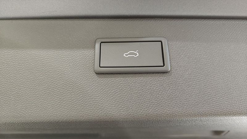 Seat Leon • 2023 • 5,732 km 12