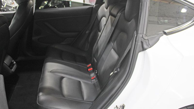 Tesla Model 3 • 2021 • 44,978 km 12