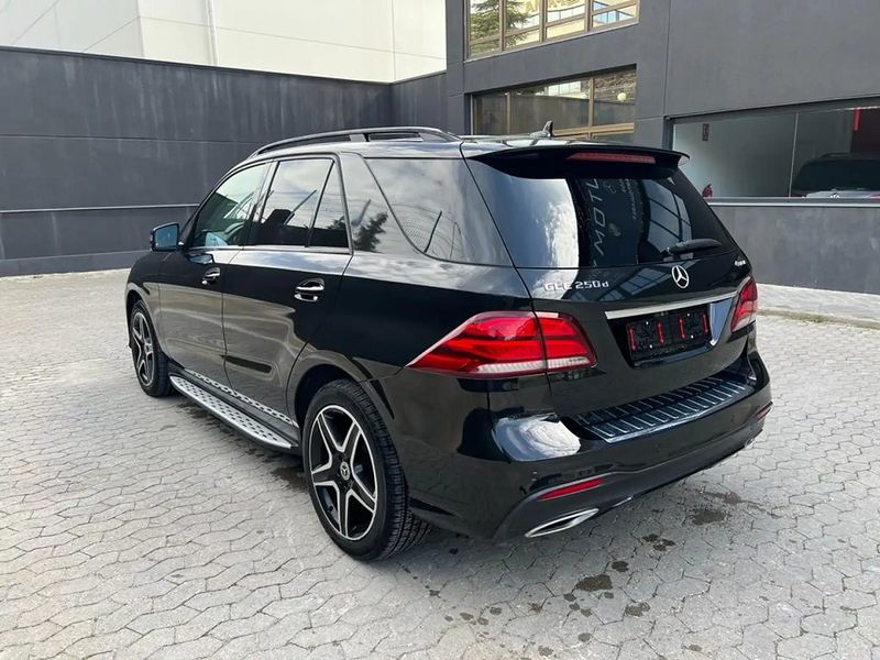 Mercedes-Benz GLE • 2018 • 93,000 km 5