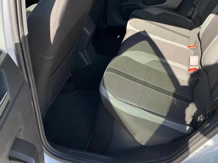 Volkswagen Polo • 2018 • 49,999 km 6