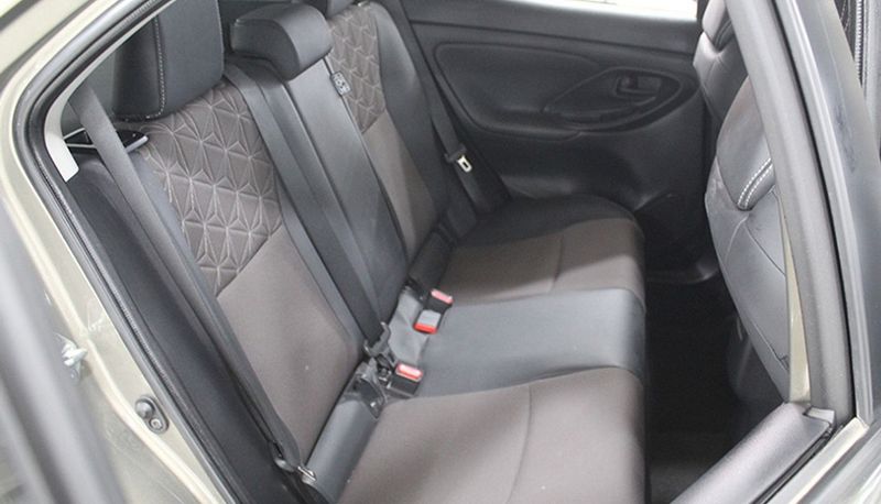 Toyota Yaris • 2022 • 49,000 km 10