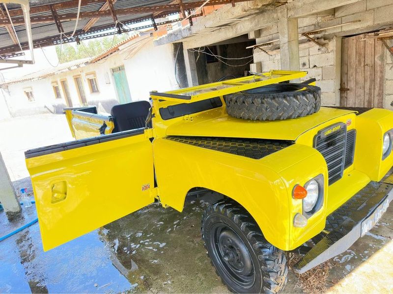 Land Rover LR3 • 1974 • 124,000 km 1