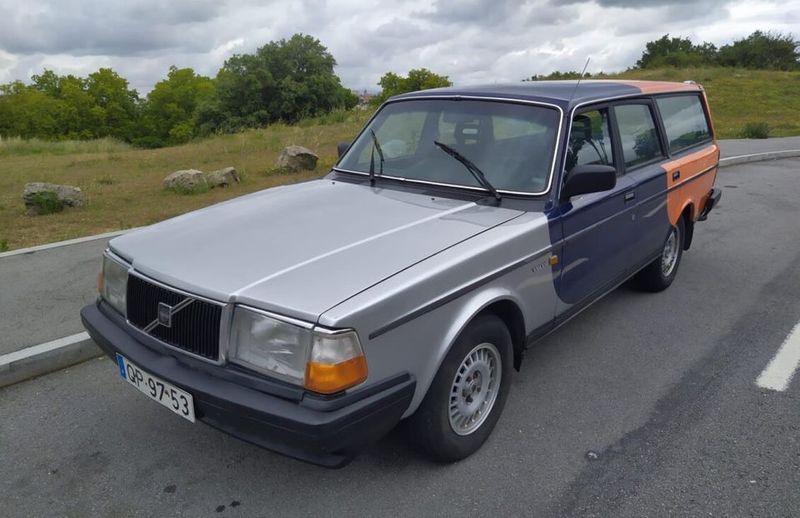 Volvo 240 • 1988 • 300,000 km 2