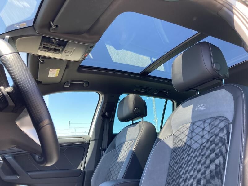 Volkswagen Tiguan • 2022 • 56,228 km 10