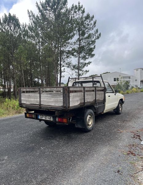 Toyota Hilux • 1988 • 247,000 km 4