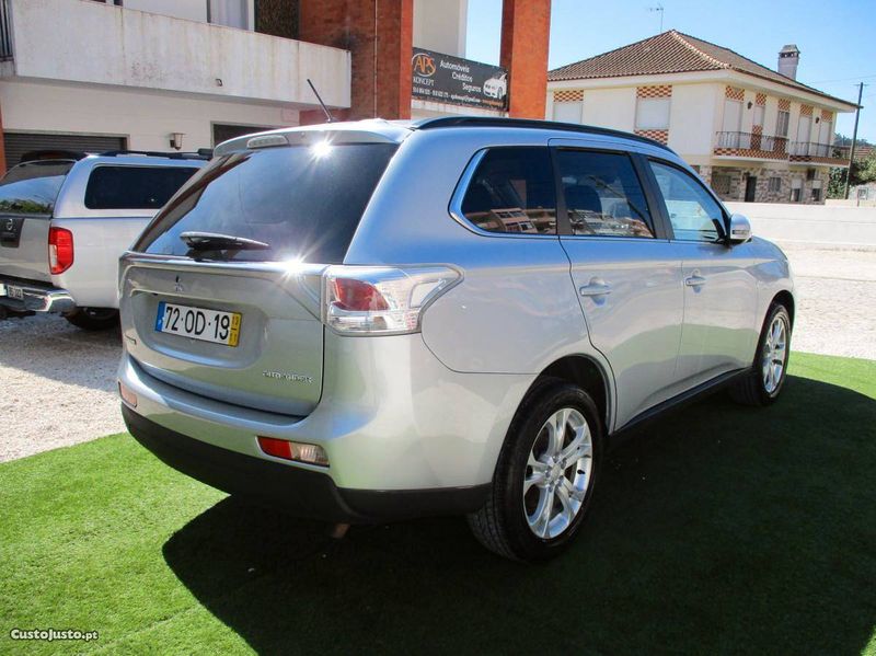 Mitsubishi Outlander • 2013 • 180,000 km 3