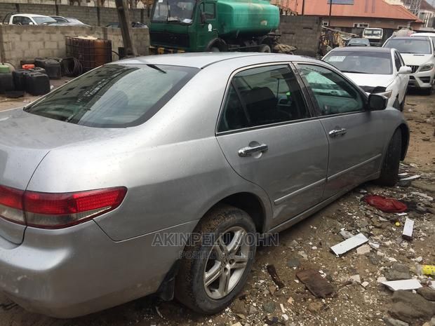 Honda Accord • 2006 • 3,896 km 7