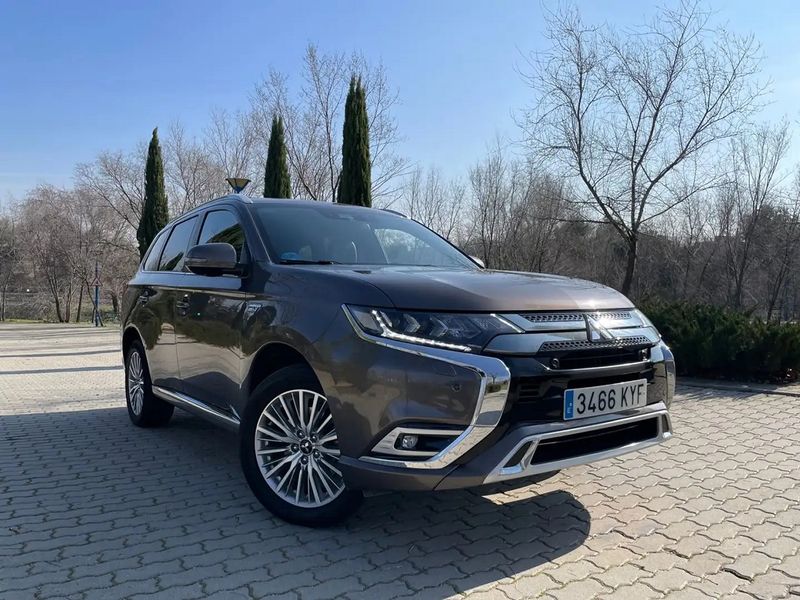 Mitsubishi Outlander • 2019 • 145,000 km 1