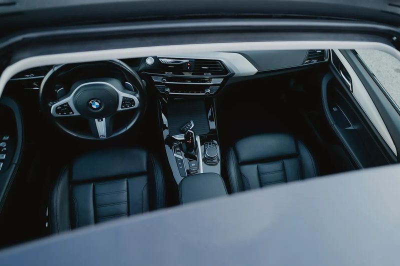 BMW X3 • 2021 • 105,000 km 3