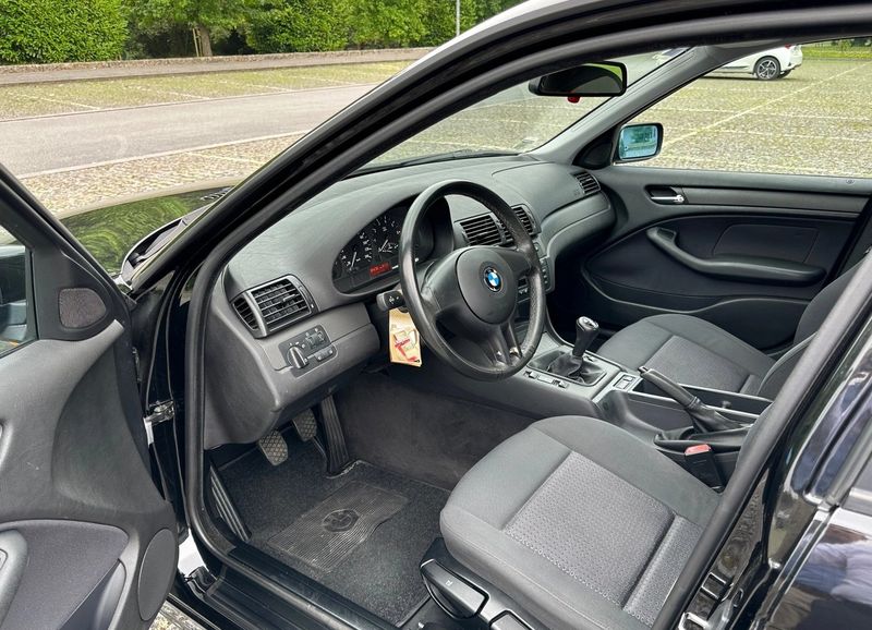 BMW 316i • 2002 • 84,230 km 2