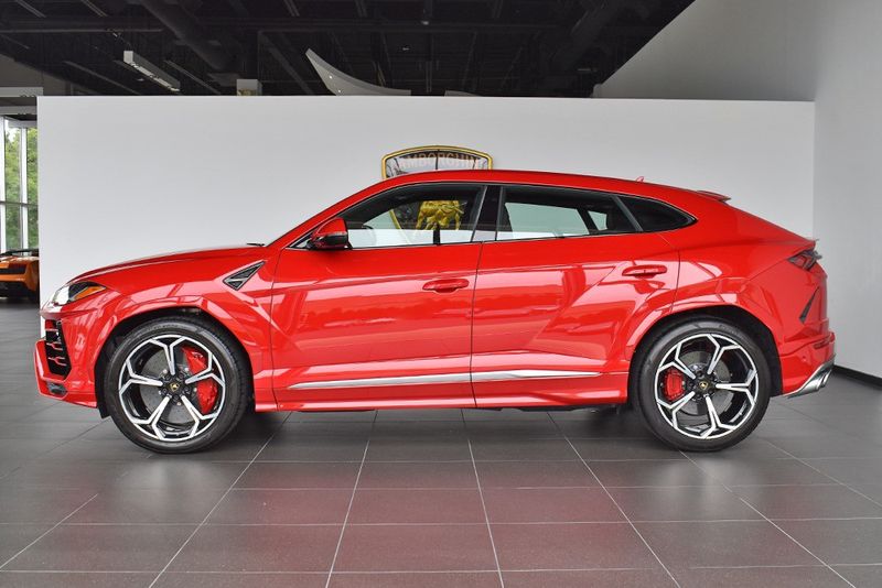Lamborghini Urus • 2020 • 305 km 2