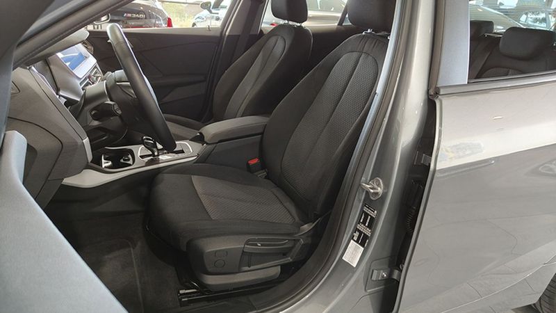 BMW 1 Series • 2024 • 2,600 km 12