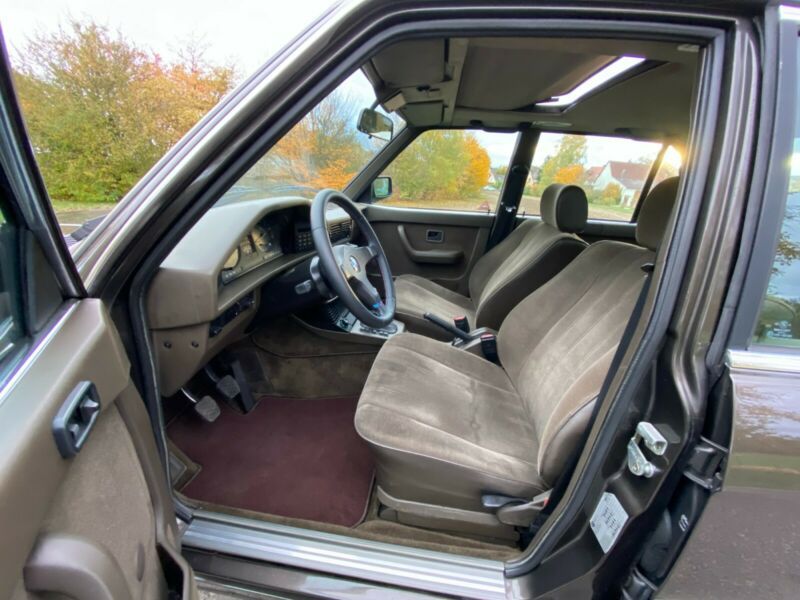 BMW 5 Series • 1986 • 116,470 km 7