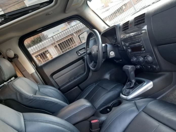 Hummer H3 • 2012 • 90,000 km 2