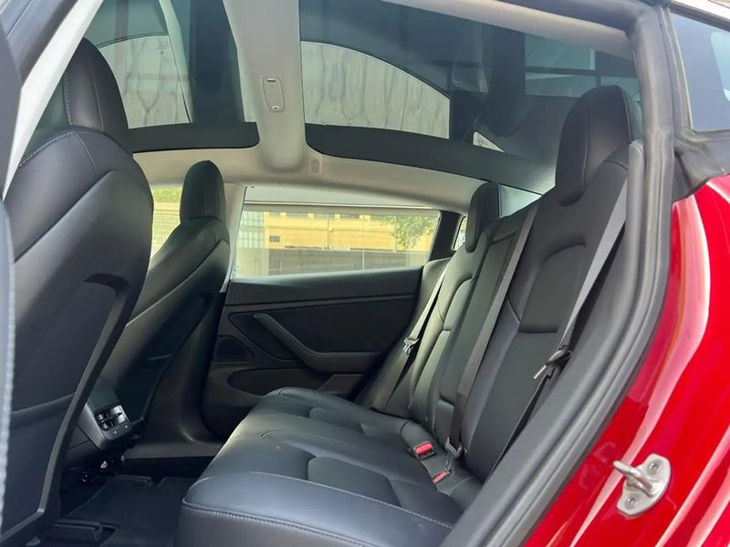 Tesla Model 3 • 2019 • 22,000 km 3