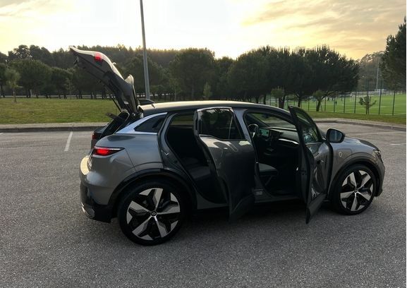 Renault Mégane • 2023 • 16,000 km 11