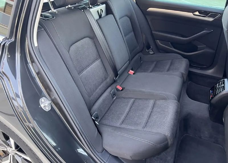 Volkswagen Passat Variant • 2018 • 53,500 km 11