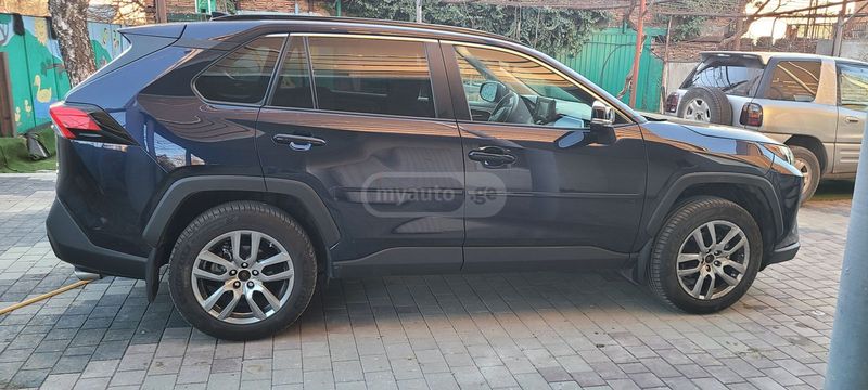 Toyota RAV4 • 2022 • 15,000 km 2