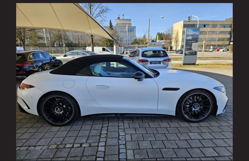 Mercedes-Benz SL-Class • 2022 • 16,000 km 2