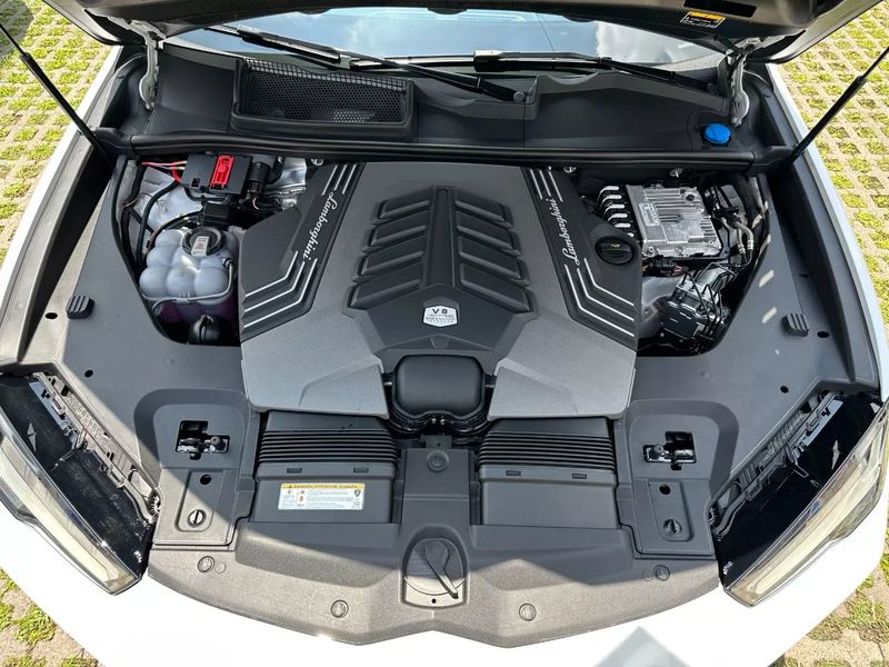 Lamborghini Urus • 2024 • 25,000 km 9