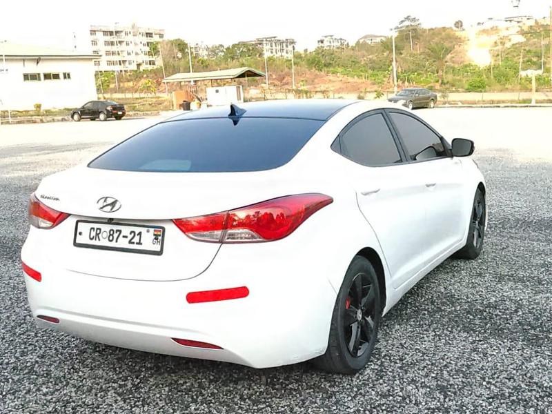 Hyundai Elantra • 2012 • 51,684 km 9