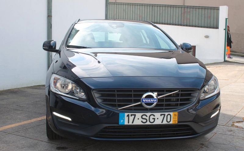 Volvo V60 • 2016 • 90,000 km 1