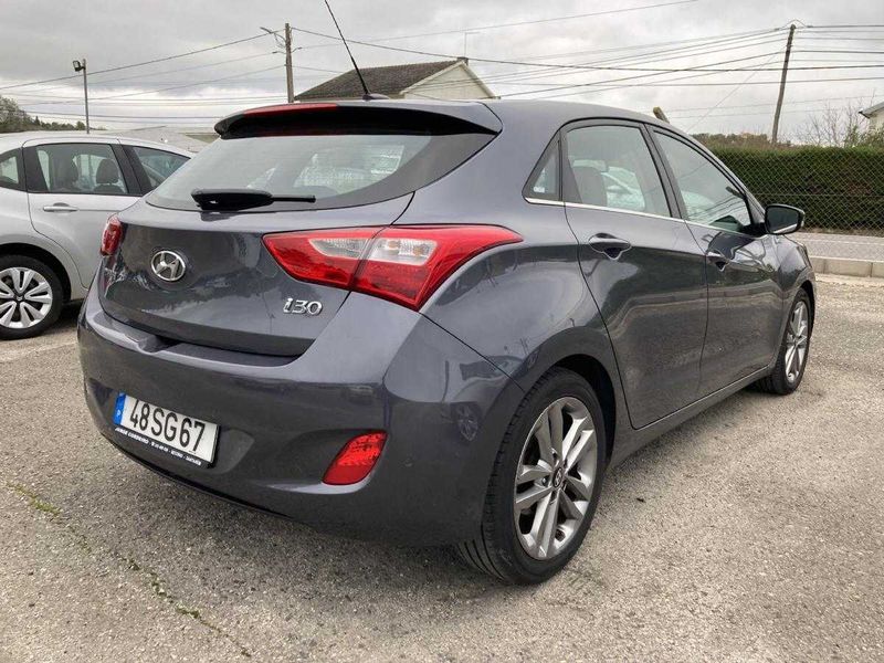 Hyundai i30 • 2016 • 209,600 km 3