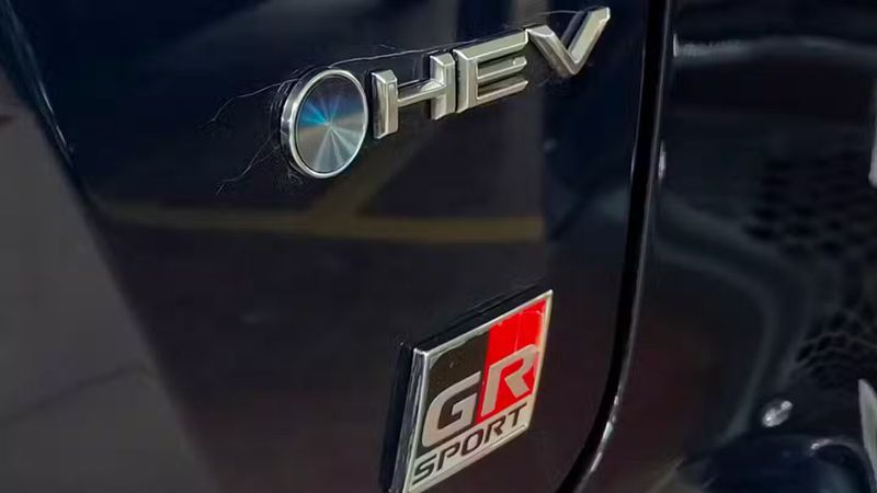 Toyota C-HR • 2024 • 5,350 km 6