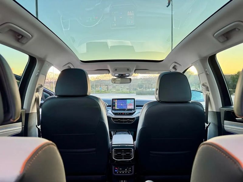 Volkswagen ID.4 • 2022 • 13,000 km 6